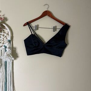 AMUR Carmen Top Black Size Small